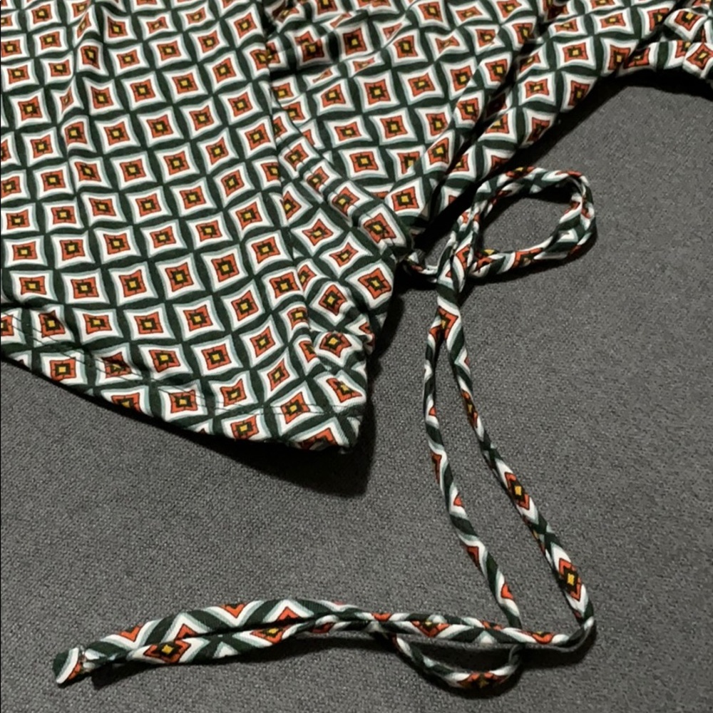 Patterned Crop Top - Picture 2 of 3